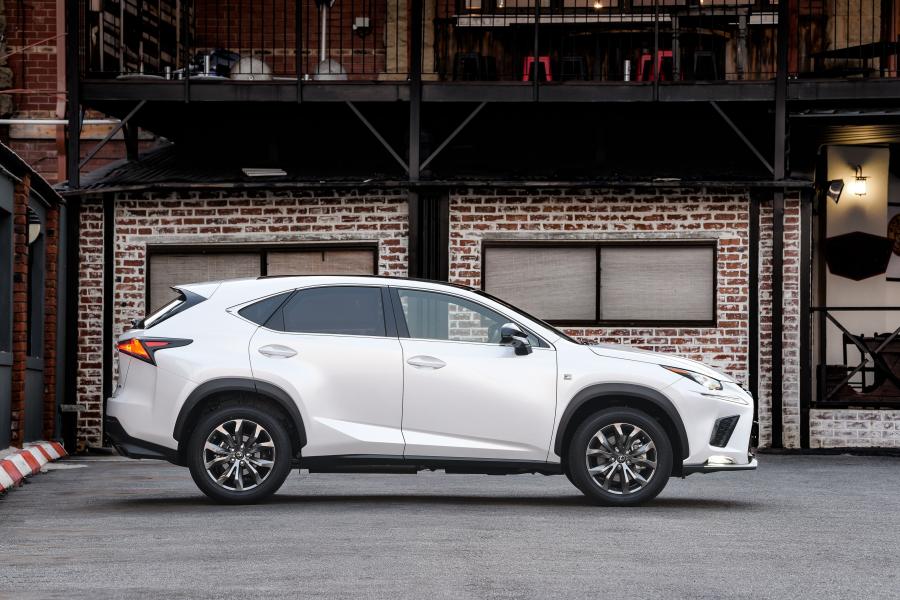  Lexus NX300 F-Sport 2017 года  (ZA) (фото 16 из 40)